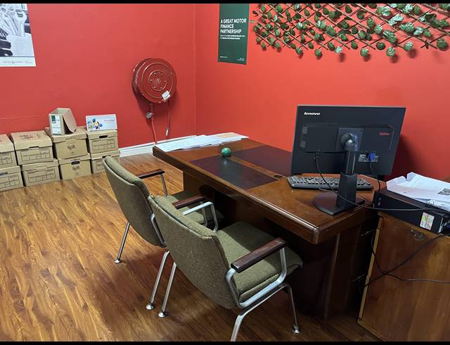921M² SHOWROOM FOR SALE IN PAROW CENTRAL